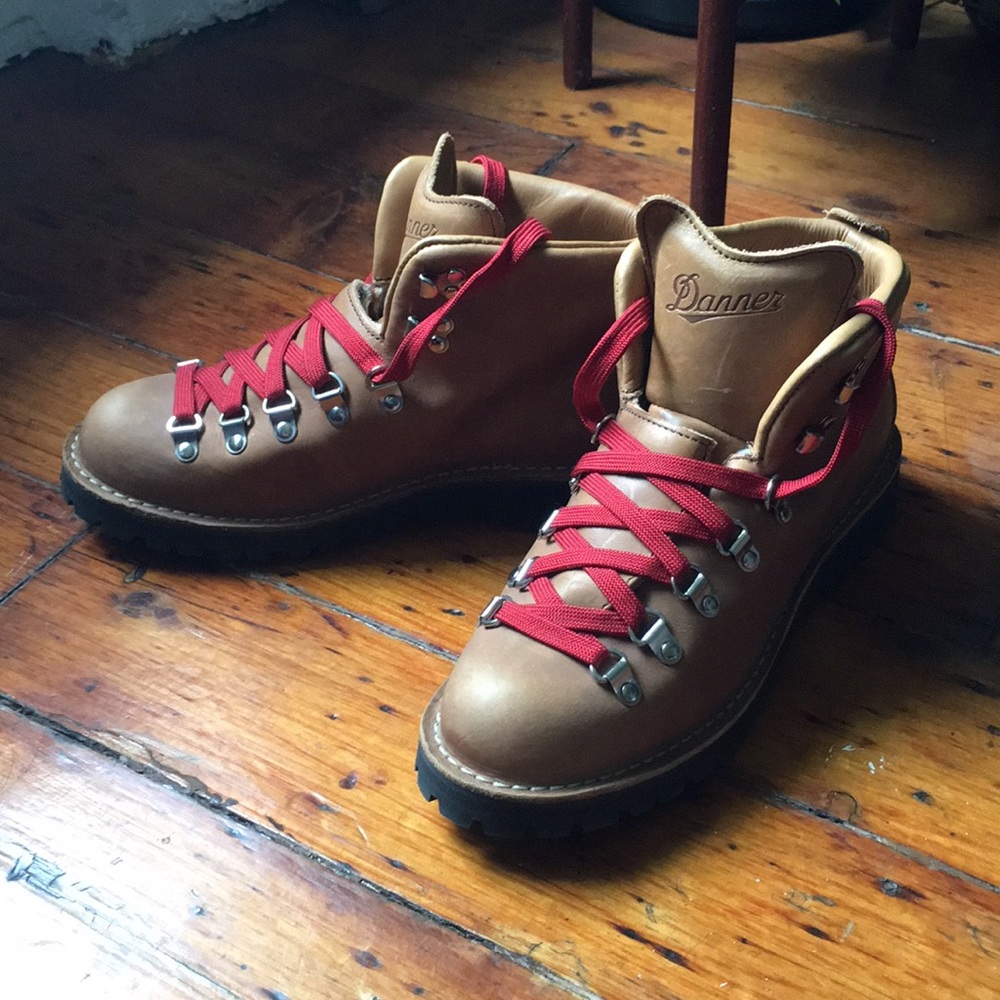 Danner Mountain Light Cascade (never worn)